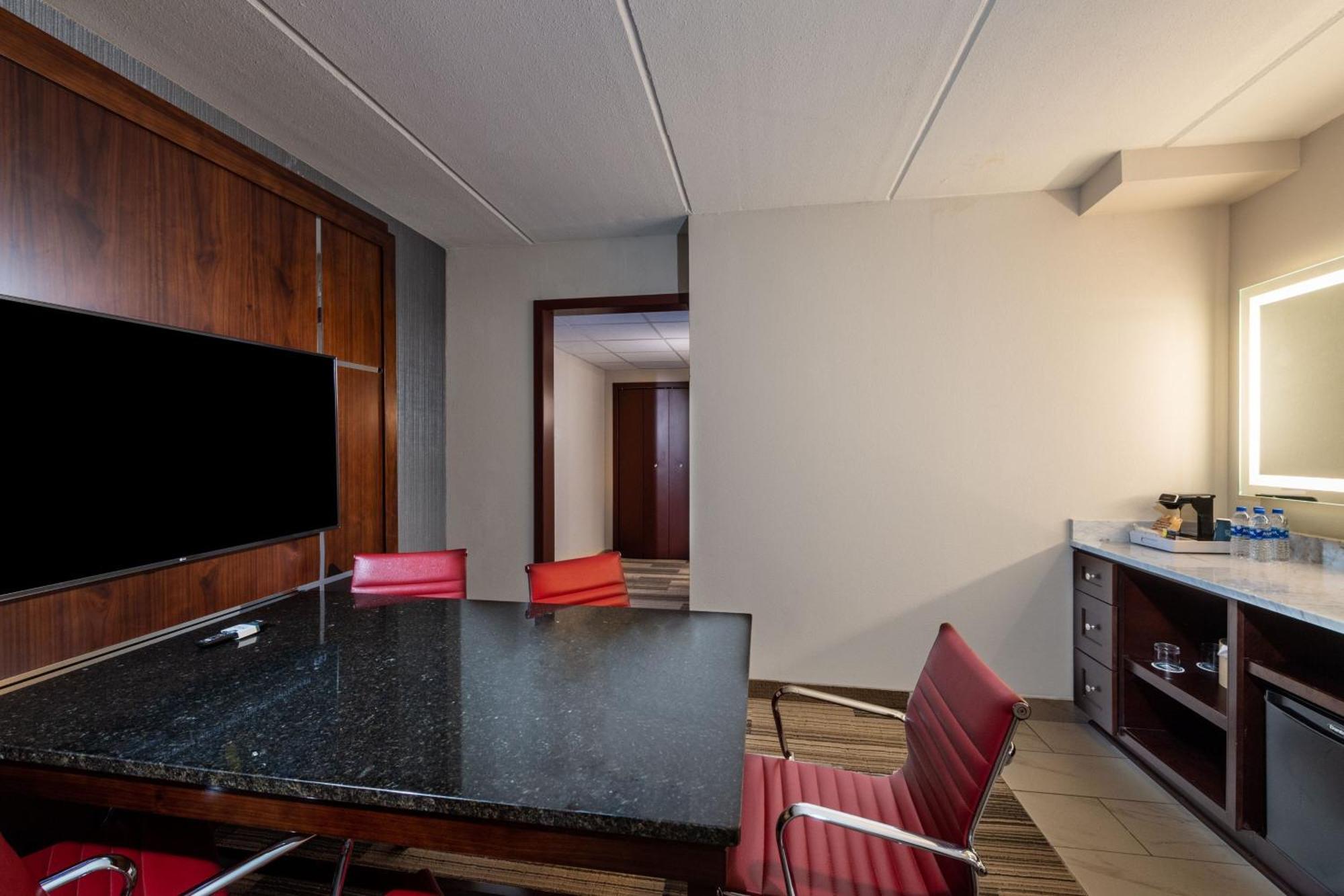Four Points By Sheraton Atlanta Airport West College Park Exterior photo